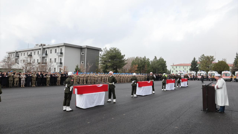 Pençe-Kilit Harekatı bölgesinde şehit olan 6 asker için Şırnak'ta tören düzenlendi