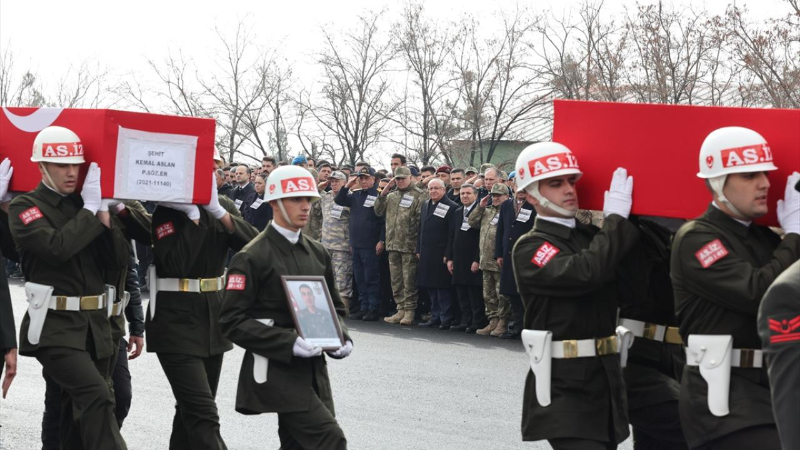 Pençe-Kilit Harekatı bölgesinde şehit olan 6 asker için Şırnak'ta tören düzenlendi