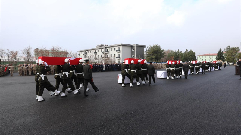 Pençe-Kilit Harekatı bölgesinde şehit olan 6 asker için Şırnak'ta tören düzenlendi