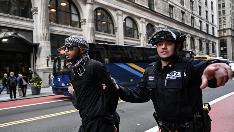 New York'ta Filistin'e destek gösterisine polis müdahalesi