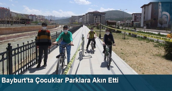 Bayburt'ta Çocuklar Parklara Akın Etti