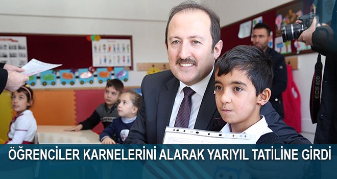 Öğrenciler Karnelerini Alarak Yarıyıl Tatiline Girdi