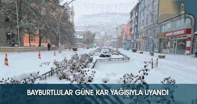 Bayburtlular Güne Kar Yağışıyla Uyandı