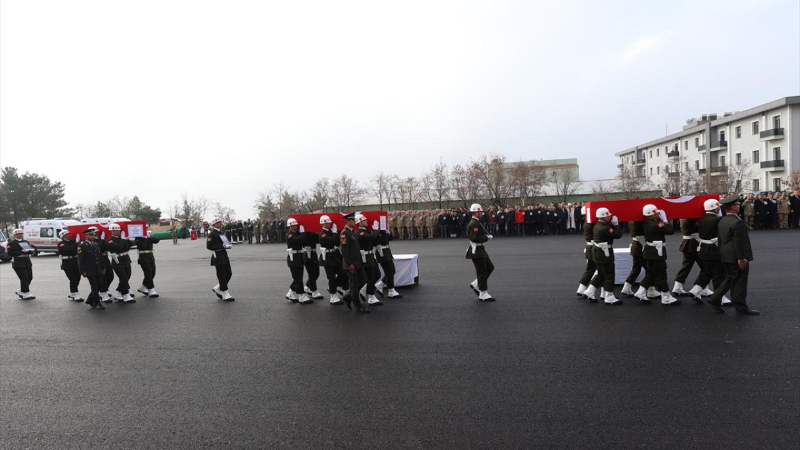 Pençe-Kilit Harekatı bölgesinde şehit olan 6 asker için Şırnak'ta tören düzenlendi