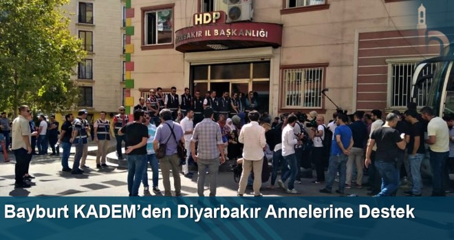 Bayburt KADEM’den Oturma Eylemi Yapan Diyarbakır Annelerine Destek