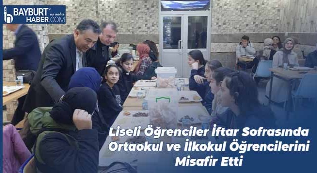 Liseli Öğrenciler İftar Sofrasında Ortaokul ve İlkokul Öğrencilerini Misafir Etti