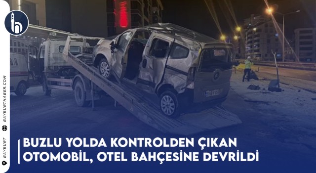 Buzlu Yolda Kontrolden Çıkan Otomobil, Otel Bahçesine Devrildi