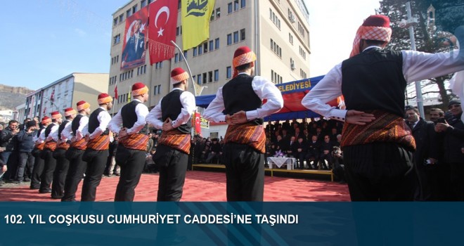 102. Yıl Coşkusu Cumhuriyet Caddesi’ne Taşındı