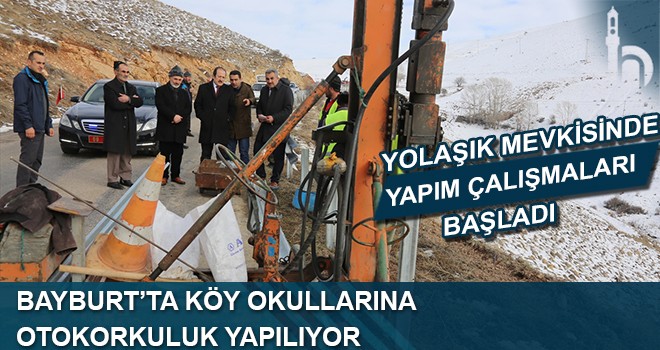 Bayburt'ta Köy Yollarına Otokorkuluk Yapılıyor