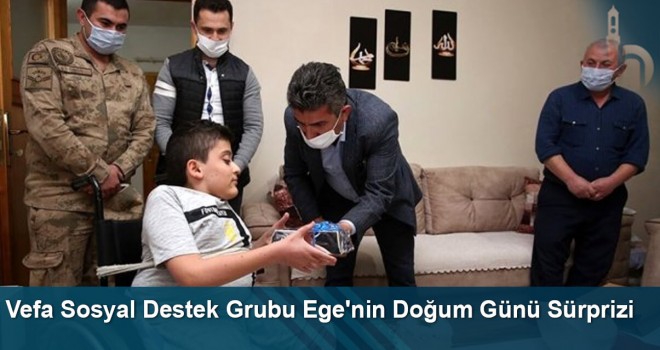 Vefa Sosyal Destek Grubu Ege'nin Doğum Günü Sürprizi