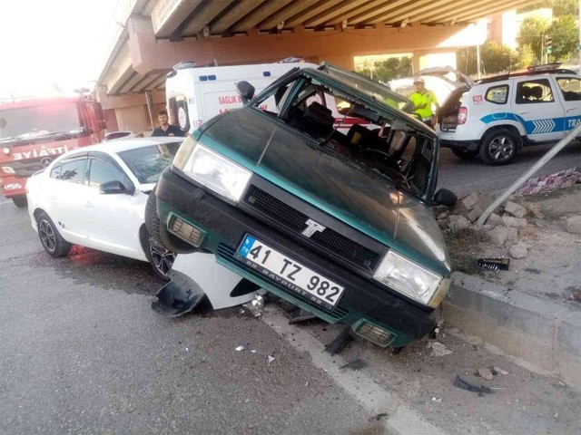 Demirözü Kavşağında Trafik Kazası: 1 Yaralı