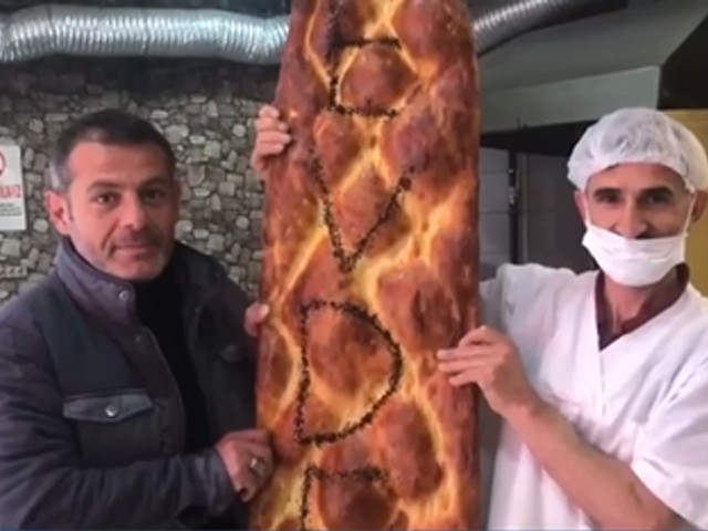 2 Metre 45 Santimlik 'Evde Kal' Pidesi